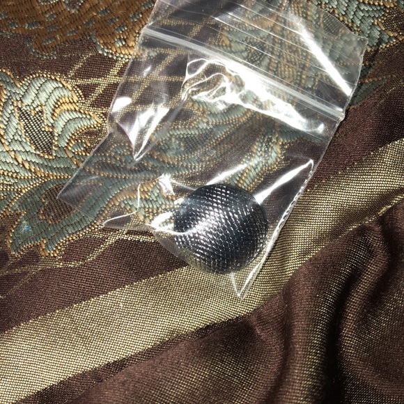 ST. JOHN REPLACEMENT BUTTON - Picture 3 of 4